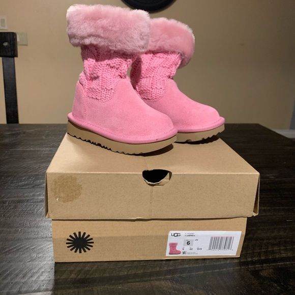 ⛔️SOLD⛔️Ugg Boots - Picture 2 of 4